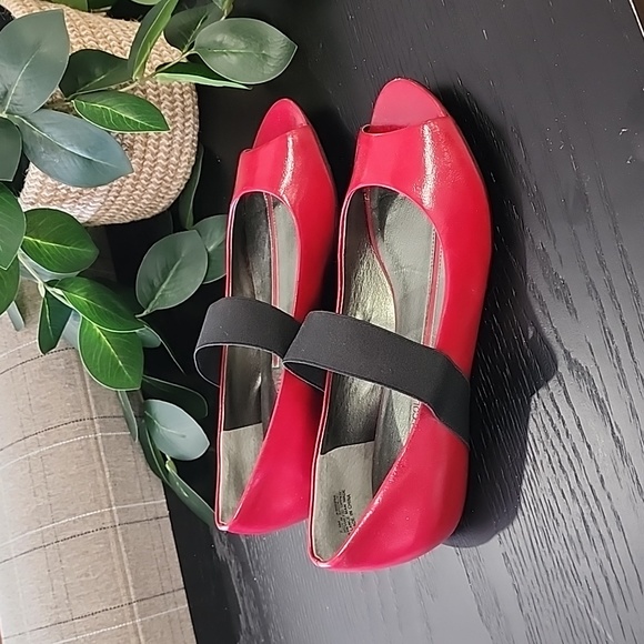 KENNETH COLE Red Mary Jane Flats 7.5 Vegan Patent Leather Peeptoe Elastic Straps - Picture 4 of 15